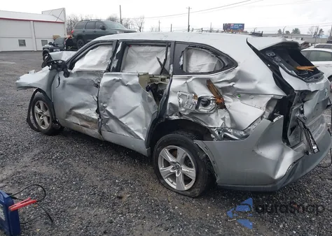 2021 Toyota Highlander L z USA, uszkodzony, nr VIN 5TDCZRAH8MS536015